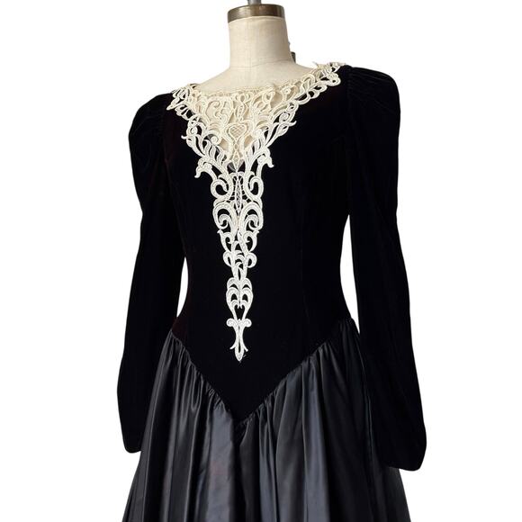 Gothic Velvet Dress Medium Lace Puff Sleeve Satin Edwardian Royal Vamp 80's - Picture 2 of 11
